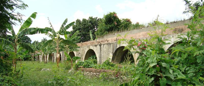 Aqueduc colonial de l'Habitation Digneron - © Arnold Antonin Aqueduc colonial de l'Habitation Digneron - © Arnold Antonin